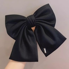 劉詩詩と同じ超大型蝶結びのヘアピンの高級感があります。
