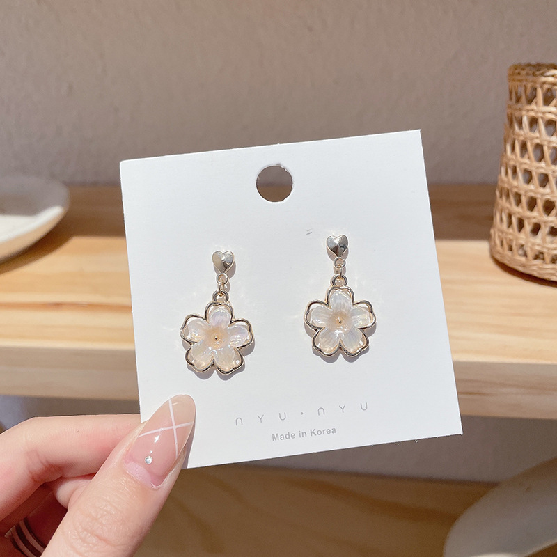 Pendientes de perlas, pendientes de estilo caliente, lujo ligero, pendientes simples de celebridades de Internet, accesorios de Yiwu, venta al por mayor