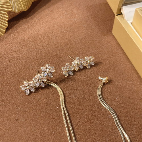 Floral Spring and Summer Silver Needle Small and Exquisite Earrings with Tassels, Long women's earrings, delicate earrings, light luxury earrings, face-shaping earrings