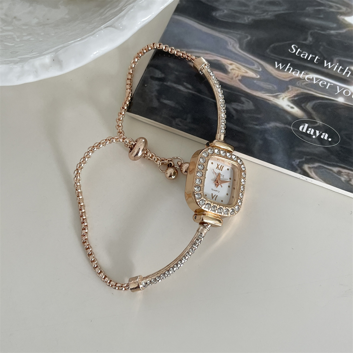 Classic Style Commute Solid Color Jewelry Buckle Quartz Watch display picture 7