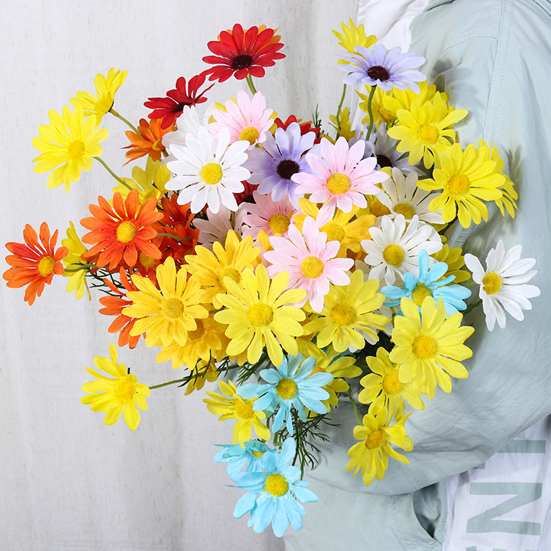 Simulated 5 Heads of Small Daisies, Cosmos, Gerbera, Wedding Home Floral Decoration, Artificial Flowers, Factory Direct Sale Simulated 5 Heads of Small Daisies, Cosmos, Gerbera, Wedding Home Floral Decoration, Artificial Flowers, Factory Direct Sale