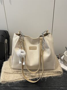 Shoulder bag, capacious one-shoulder bag, chain bag