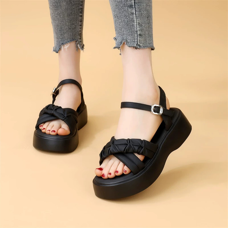 Sandalias de altura para mujeres 2026 nuevo tipo de verano pequeño dedo desnudado estilo francés sandalias de playa de talón grueso para mujeres