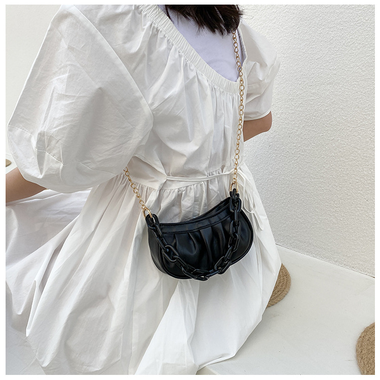 Fashion Thick Chain Portable Dumpling Bag Mini Shoulder Messenger Bag display picture 1