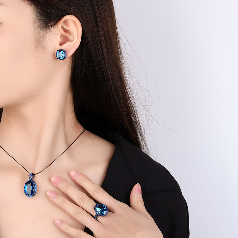 2024 nuevo Zhuang Sheng joyería fondo de cobre chapado en oro simulación azul puntiagudo cristal negro oro personalidad traje 13*18-12*16