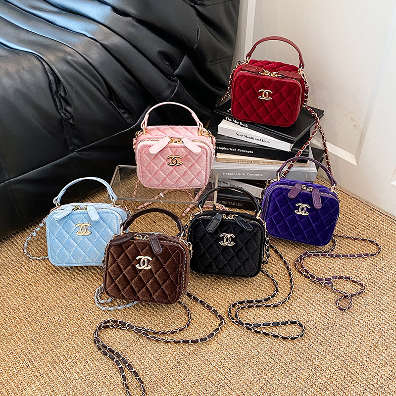 Diamond-Stitched Chanel-Style Mini Handbag for Women, Niche Luxury Velvet Cross-Border High-End Children's Crossbody Box Bag