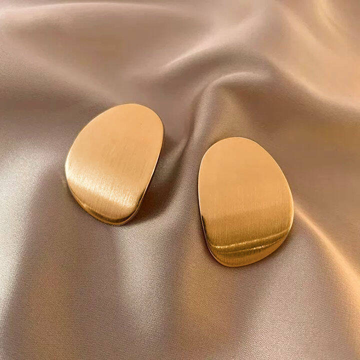 Aretes de metal irregulares de alto nivel de lujo ligero femenino nicho sensación de diseño de red temperamento exagerado aretes de aretes