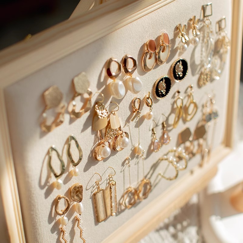 Ingresos franceses de perlas de moda femenina simple pendientes rojos ligeros de lujo versátiles pendientes de nicho de alta calidad