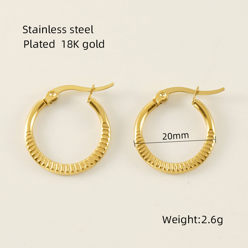 Pendientes de círculo de acero de titanio europeos y americanos diseño de nicho de acero inoxidable femenino temperamento rayado minimalista pendientes redondos del todo fósforo