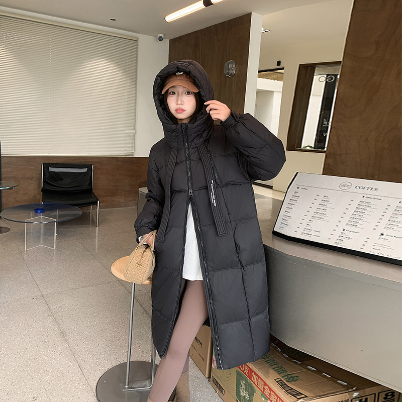 2025 ropa de invierno nueva chaqueta coreana suelta y gruesa sobre la rodilla chaqueta de moda cálida
