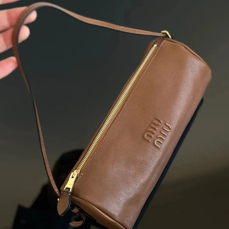 Miu Miu üslubunda qadın çantası - retro, yüngül, çiyin çantası