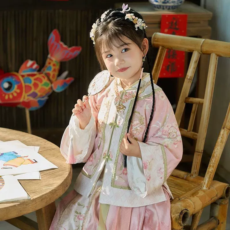 Ручная работа Qiaoshou Xiongming: новая модель Hanfu для девочек 2025 года, улучшенная детская одежда Cheongsam в древнем стиле династии Цин, незаменимая для весны и осени.