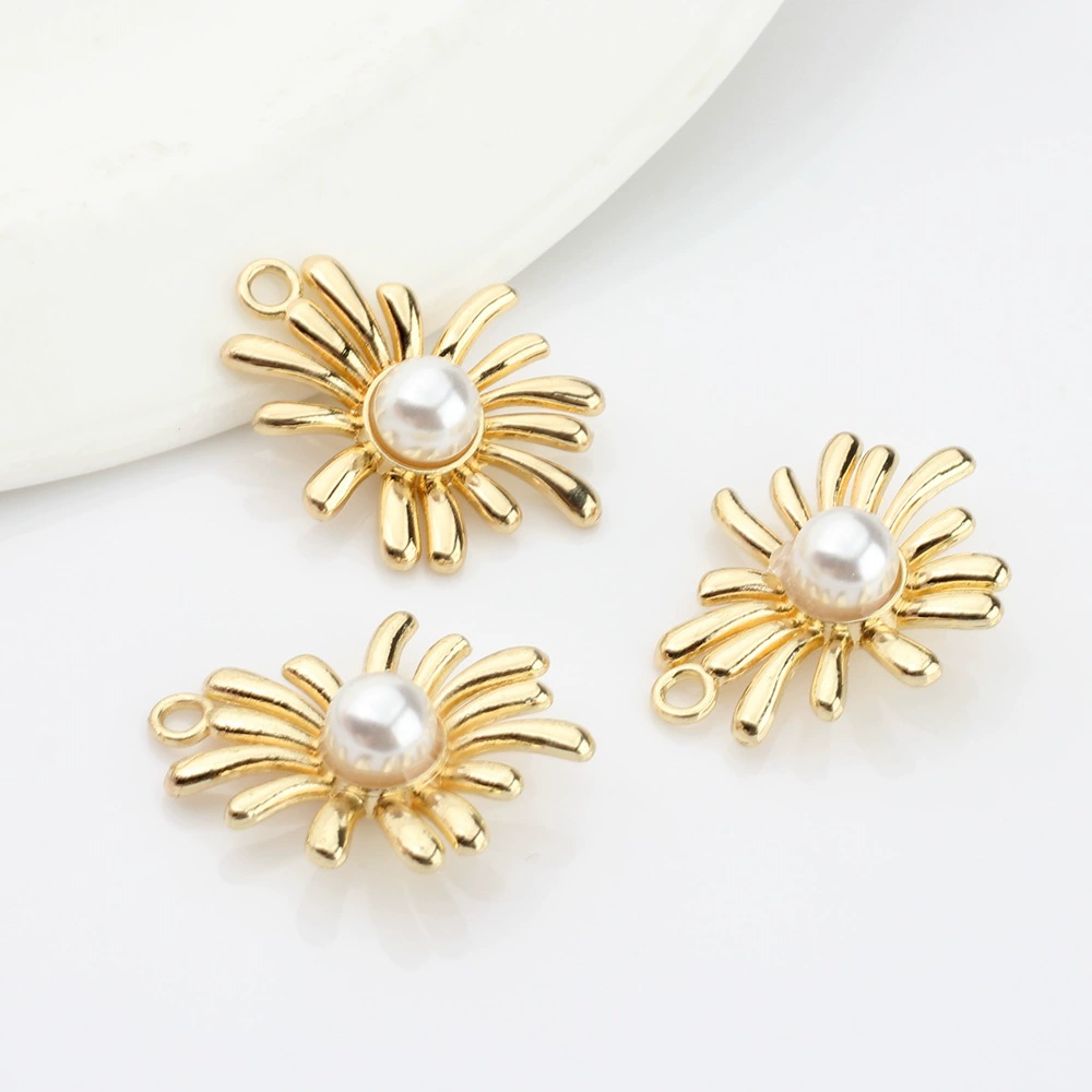 Creative small design retro earrings, pendant, accessories, simple and elegant design
