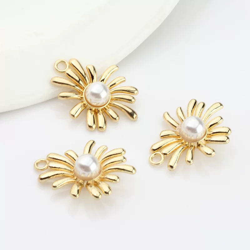 Creative small design retro earrings, pendant, accessories, simple and elegant design