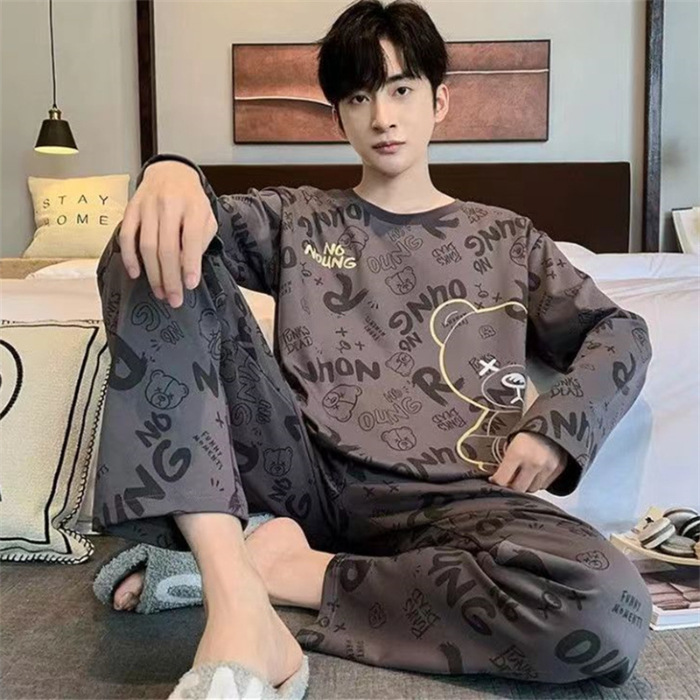짙은 회색곰