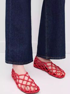2025 New Style French Braided Red Mesh Hollow Flat Round Toe Summer Outer Sandals for Women Fashion Pig