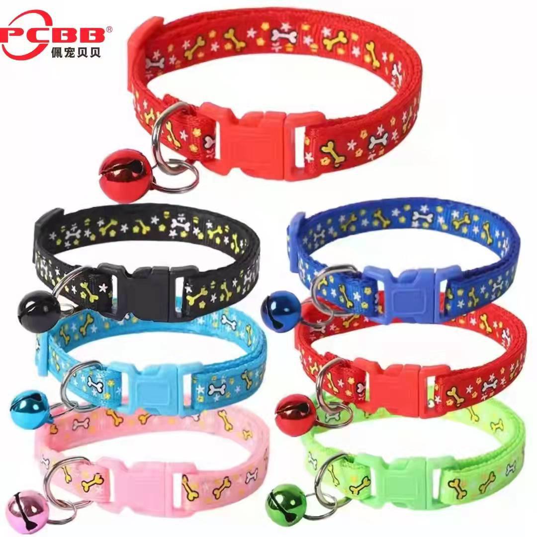 1.0 Collar de plástico colorido hueso impresión decoración pet collar accesorios de campana para perros collar