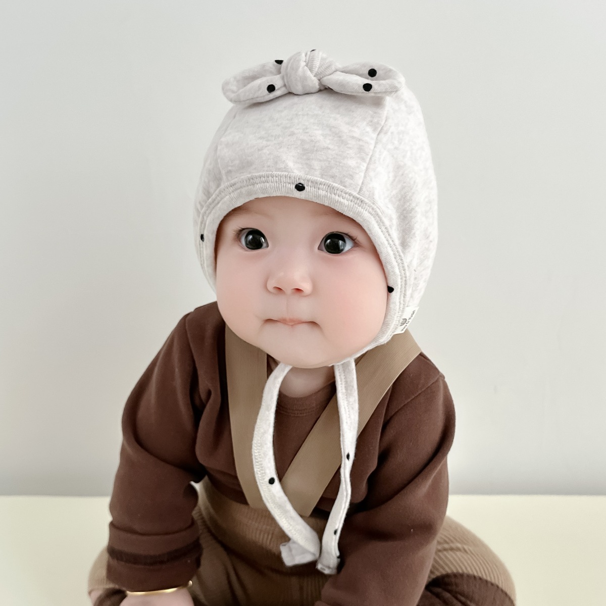 Sombrero para bebés primavera y otoño adorable gorra de lazo para recién nacidos protector de oídos puerta de invierno gorra de cabeza