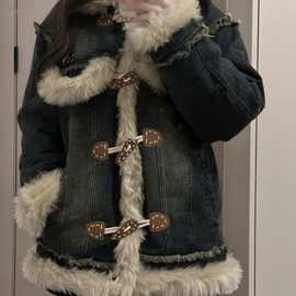 感羊羔毛绒外套女2025年冬季新款设计感牛仔拼接加厚棉衣棉服