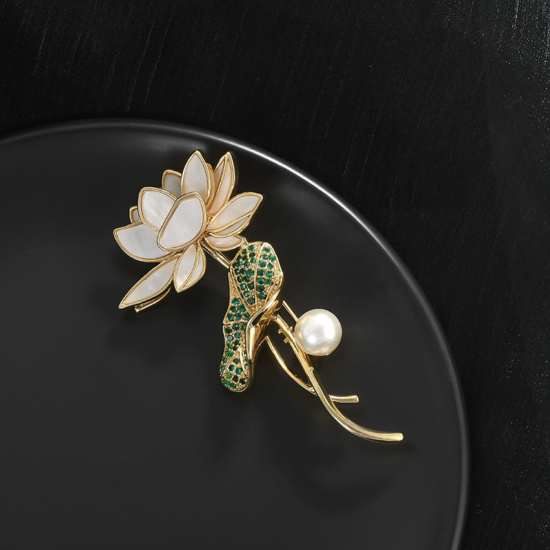 Japón y Corea de la moda elegante broche de flor de loto creativo esmalte pintado al óleo adornamiento abrigo de brisa suéter accesorios cardigan