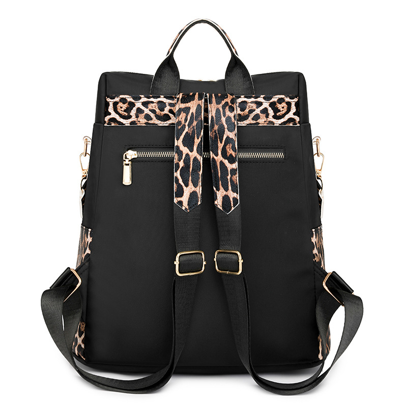 Comercio exterior nuevo estilo borla moda de gran capacidad mochila de nailon para mujer mochila de viaje ligera al aire libre simple y versátil