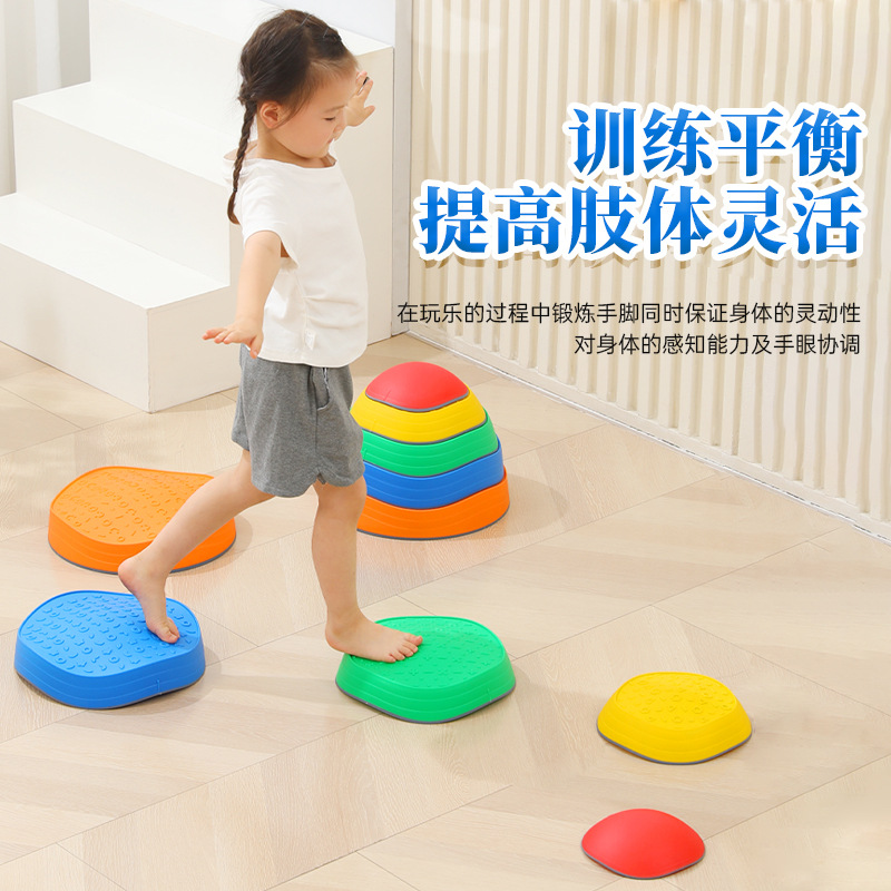 Juguetes para niños al por mayor equipos deportivos de entrenamiento sensorial para jardín de infantes ayuda de enseñanza anti-deslizante arco iris a través del río piedra