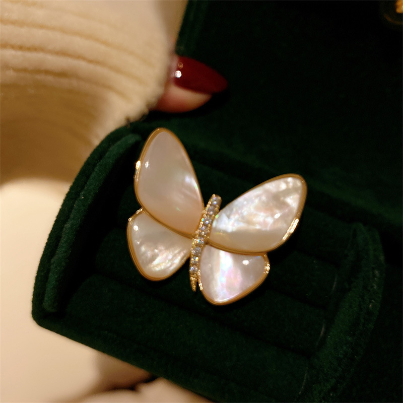 Barco de gala con broche de mariposa de frita de alta calidad broche de flores de mujer exquisita abrigos de otoño y invierno accesorios de lujo temperamento