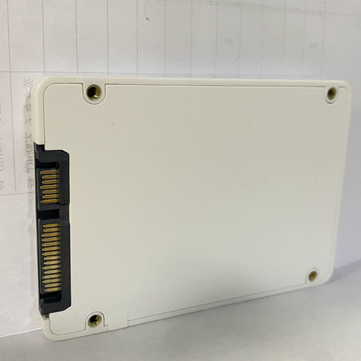 "Large batches of neutral solid-state drives found at the source High-speed SSD 120GB 128GB Capacity"
