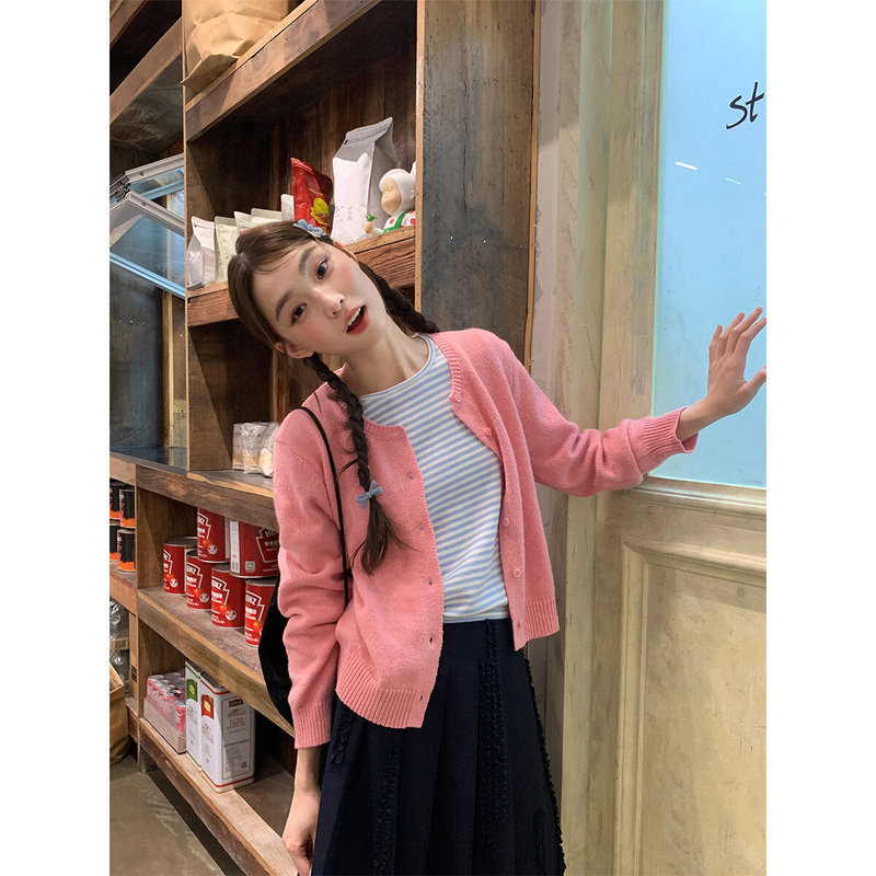 Unique round-neck base shirt and knitted cardigan for women, stylish spring top, casual two-piece set