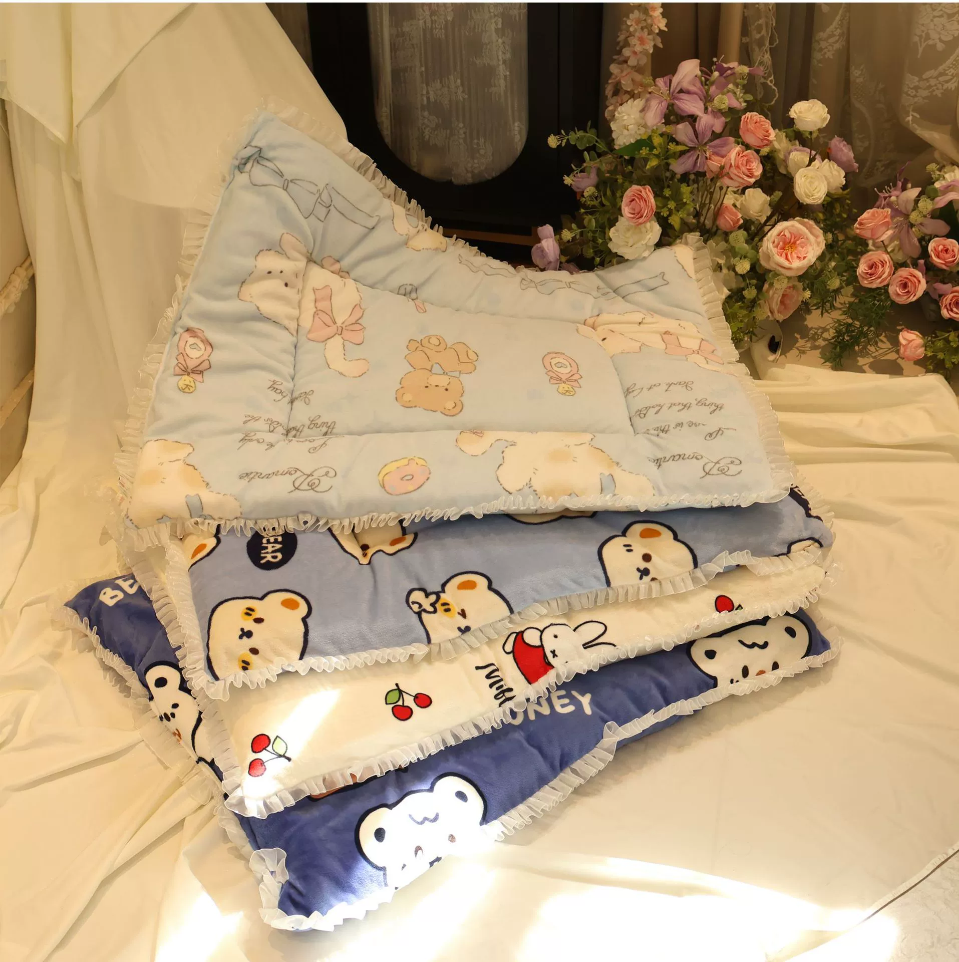 Мягкий вельветовый коврик для собак, зимняя плюшевая лежанка для кошек, теплая и толстая зимняя лежанка для собак, утолщенный зимний коврик для домашних животных, высокая эстетическая ценность.