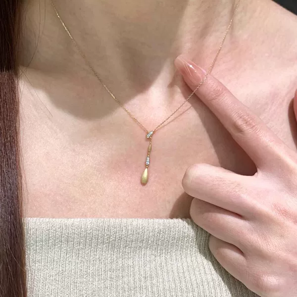 Gold Brushed Water Drop Y-Shaped Necklace 2025 New Accessible Luxury Cool Clavicle Chain Classy Necklace