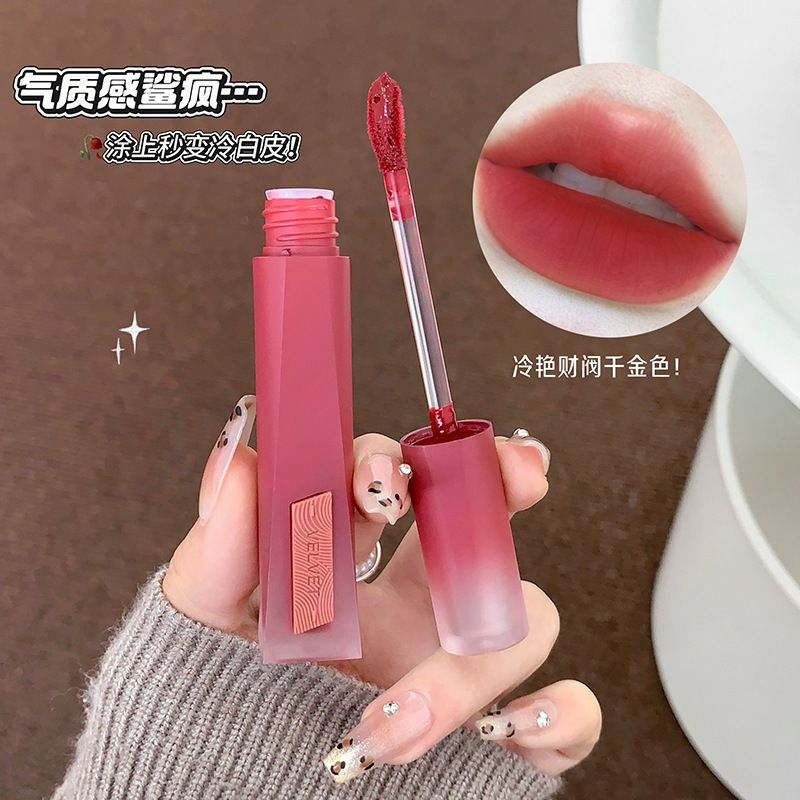 Gege oso terciopelo alto esmalte de labios, niebla de terciopelo mate no es fácil de tocar tazas de lápiz labial transfronterizo fábrica al por mayor