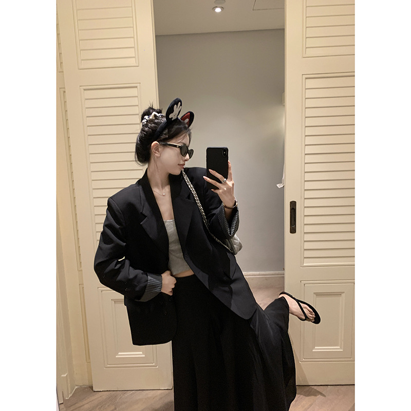 Baishi Wang effortlessly expresses early spring temperament talent black suit jacket women's spring and autumn loose crisp suit