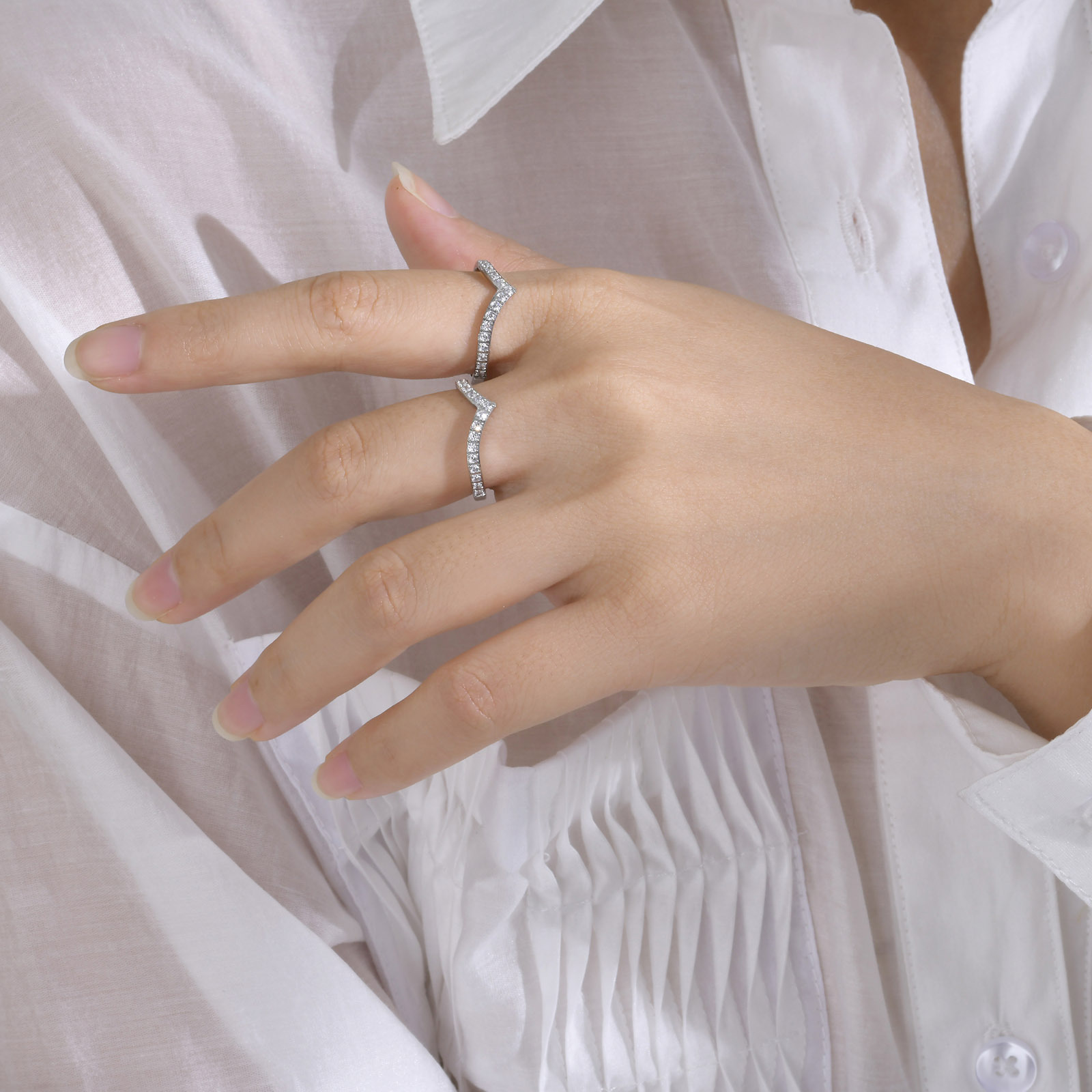 Fashion V Shape Stainless Steel Inlay Zircon Rings 1 Piece