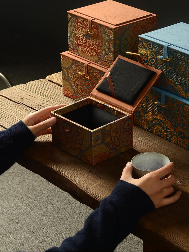 Caja de brocado de terciopelo tetera taza de té artesanía decoración almacenamiento caja de regalo caja de embalaje de arena púrpura caja de regalo