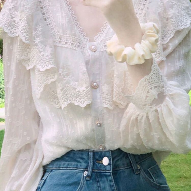Sweet Shirt 2026 Spring New Lace Blouse Stylish Women's Top with a Design That Covers the Belly and Makes You Look Slimmer Sweet Shirt 2026 Spring New Lace Blouse Stylish Women's Top with a Design That Covers the Belly and Makes You Look Slimmer