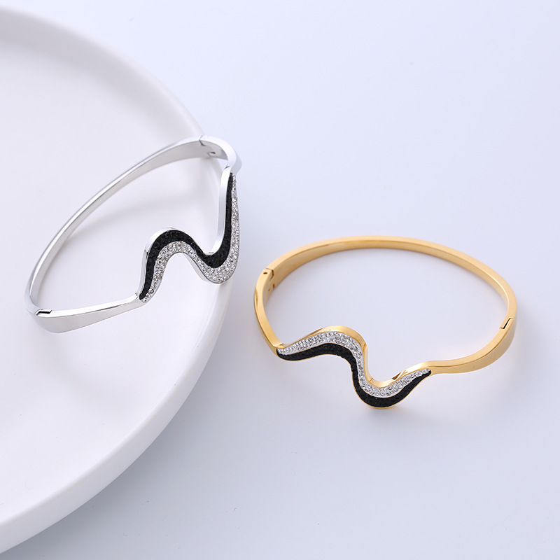 Vacuum Plating Gold Plating Process Simple Style Waves 304 Stainless Steel 18K Gold Plated Artificial Rhinestones Stainless Steel Bracelets In Bulk