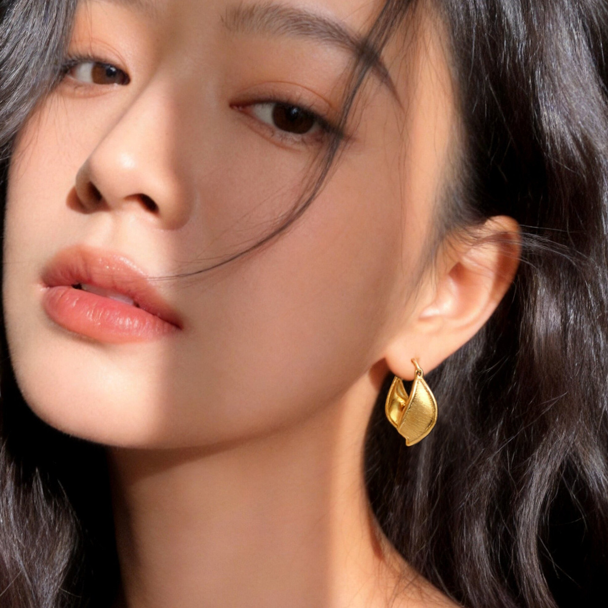 Brushed U-shaped Twisted Clip Earrings Minimalist Light Luxury_voghion.com