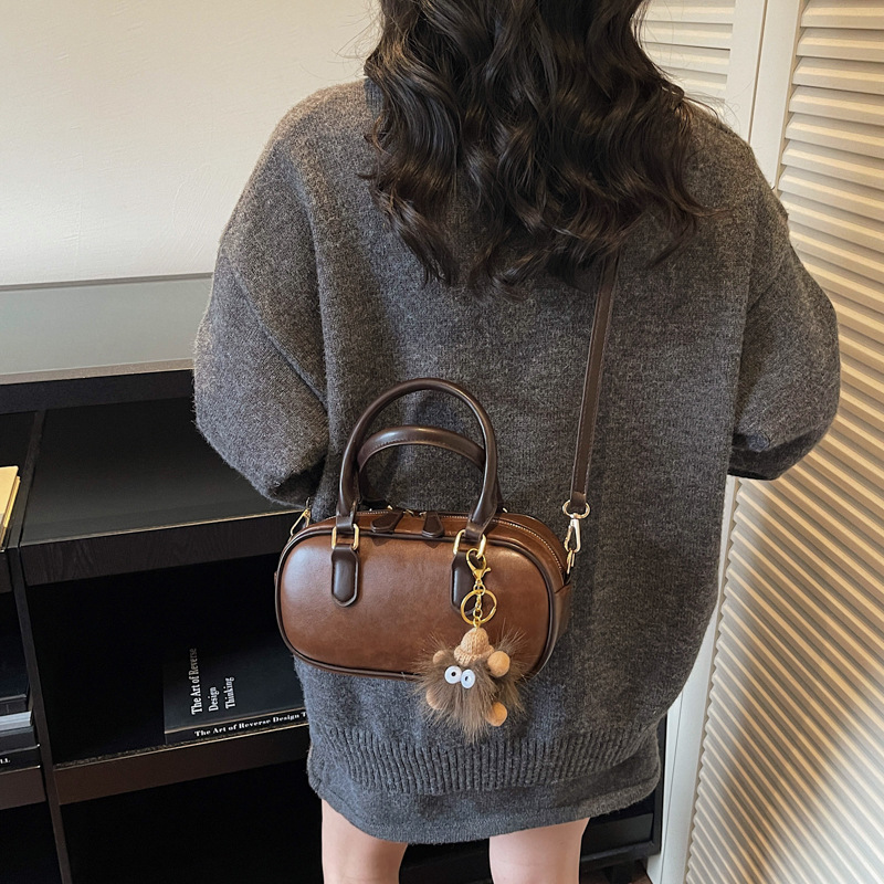 Alto sentido bolso de mano mujer otoño / invierno 2025 nuevo nicho retro bolso de hombro de moda mochila de viaje