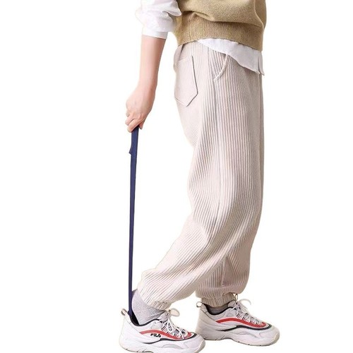 Long magnetic handle shoe puller for home use, suitable for pregnant women, won't bend down to pull on shoes, long and lightweight, luxury shoe pulling