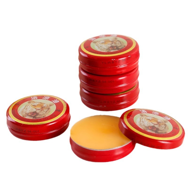 Old-Brand Chinese-Made Cooling Oil, Traditional Balm, Small Bottle of Cooling Oil for Students to Refresh Themselves and Relieve Bites