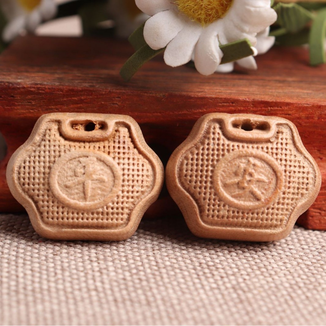 Qiao Linglong Peach Wood Carving Jewelry Baby Pendant Fortune Lock Long Life Fortune Lock Fortune Lock Fortune Lock