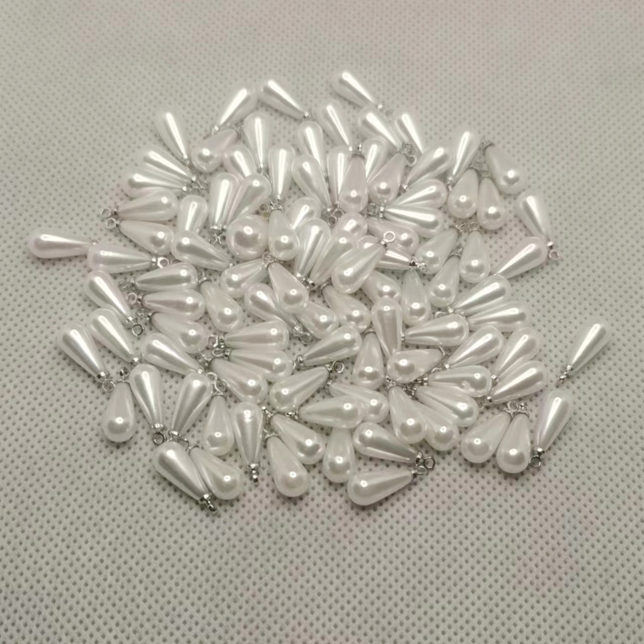 ハイライトは真珠の水滴のペンダントの流行のネックレスのイヤリングの部品をまねます。