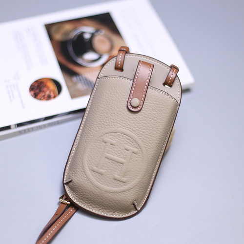 Mobile phone bag for women new 2024 trendy fashion super popular crossbody packaging mobile phone small bag modern style lightweight genuine leather