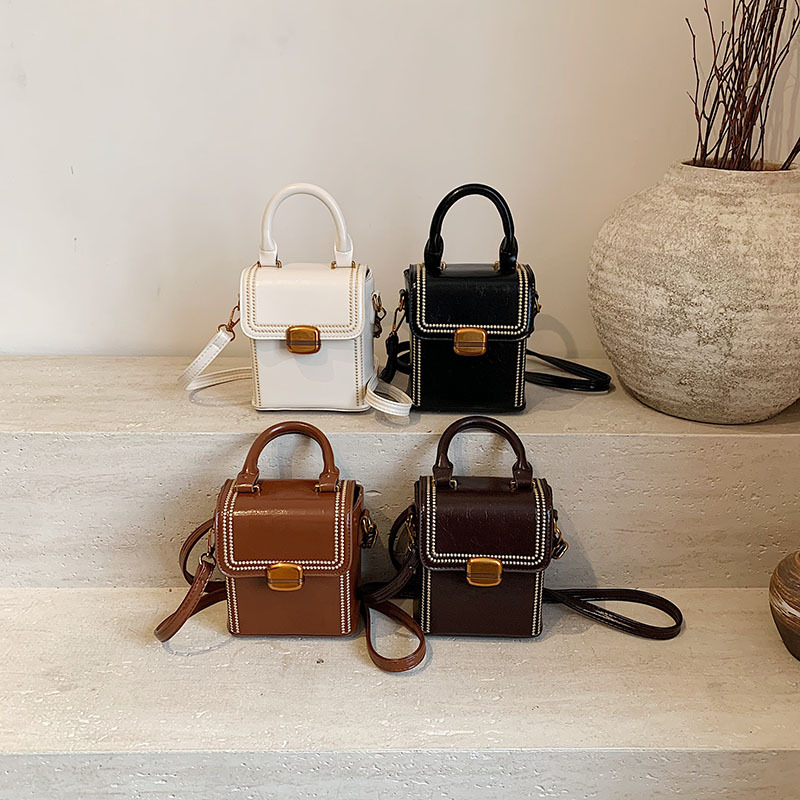 Bolso de moda retro mujer 2025 primavera nuevo bolso ocio retro bolso de nicho popular trampolín de viaje de moda