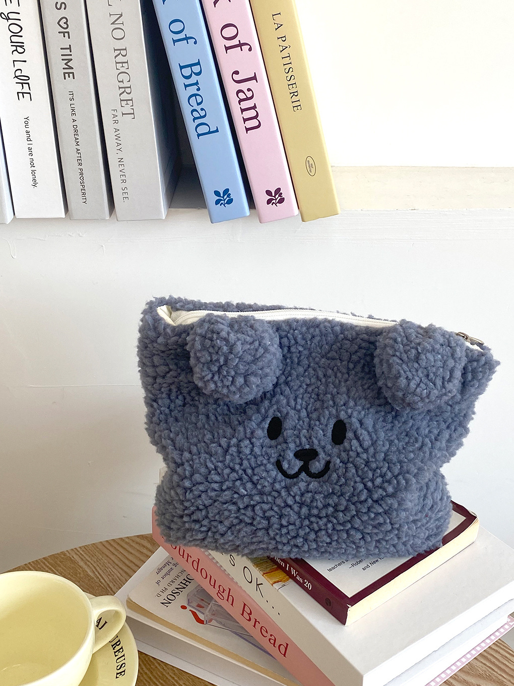 Bolsas de maquillaje bordadas de dibujos animados en otoño y invierno nuevos bolsas de peluche lindas bolsas de almacenamiento de maquillaje portátiles bolsas de lavado