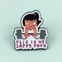 滴油举重字母少女胸针
