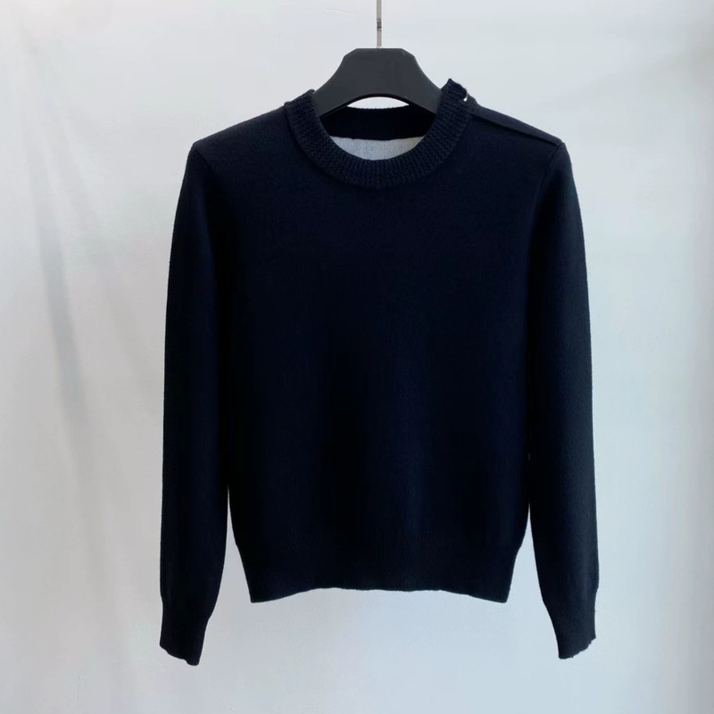 Nanyouhuo long-sleeved black round-neck sweater with shoulder bag buckle, single solid color, simple and versatile knit sweater Nanyouhuo long-sleeved black round-neck sweater with shoulder bag buckle, single solid color, simple and versatile knit sweater