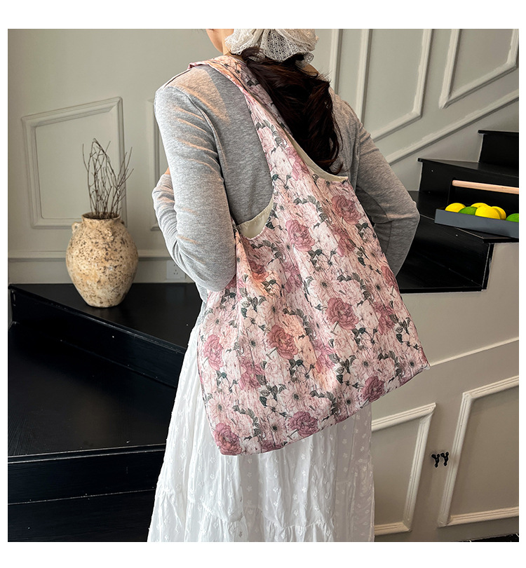 Summer new black and white floral fabric bag, large-capacity, artistic and laid-back style single-shoulder bag, fashionable and versatile crossbody bag full figure