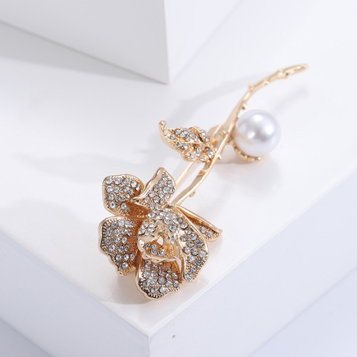 Hot-selling Korean fashion rose flower brooch, simple, versatile, fresh and elegant clothing accessories, direct from the manufacturer